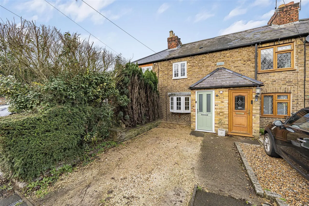 2 bed flat for sale — Fifield Road, Fifield, Maidenhead, SL6 2DY