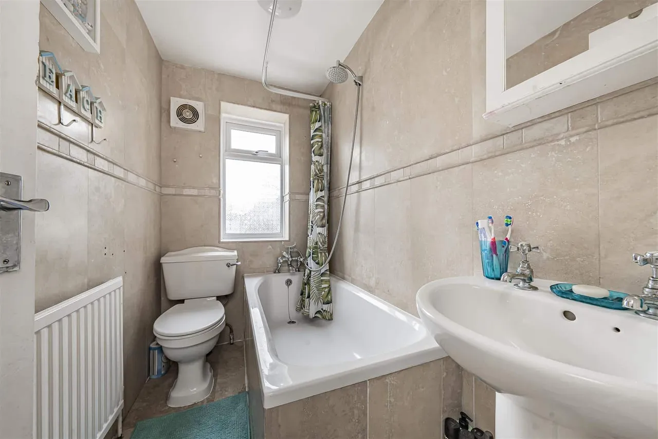 Fifield Road, Fifield, Maidenhead, SL6 2DY, photo 11