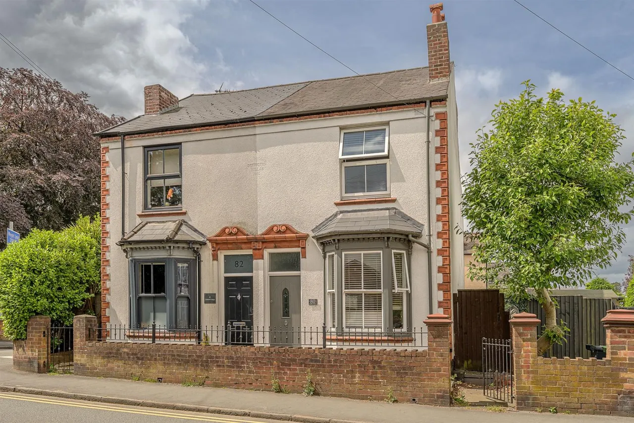 2 bed house for sale — Market Street, Kingswinford, DY6 9LH