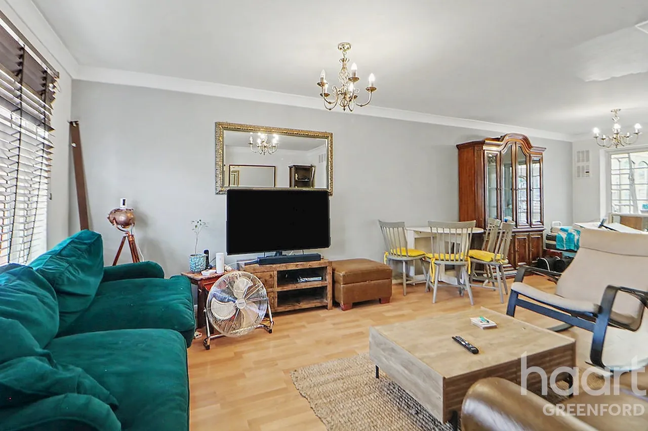 Canterbury Close, Greenford, UB6, photo 2