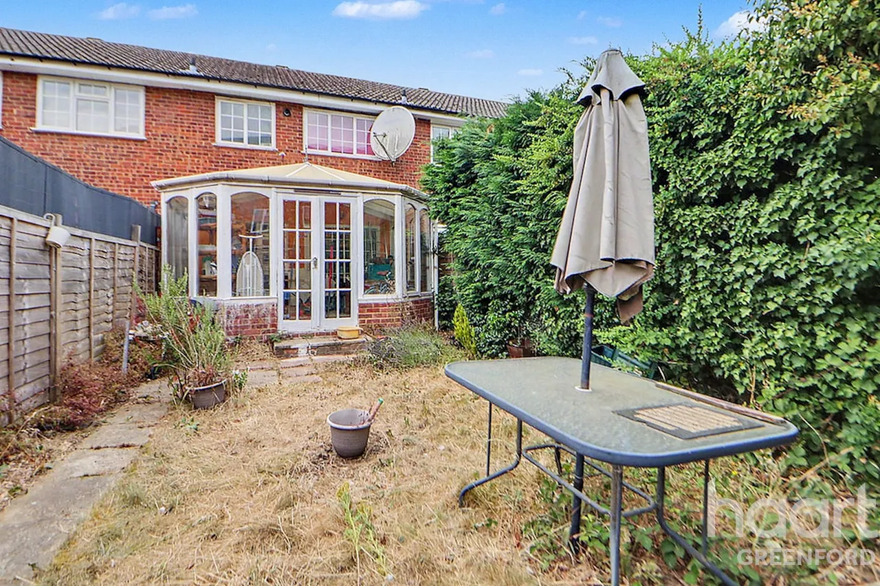 Canterbury Close, Greenford, UB6, photo 5