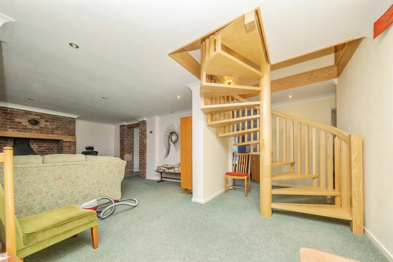High Road, Leavenheath, CO6, photo 5