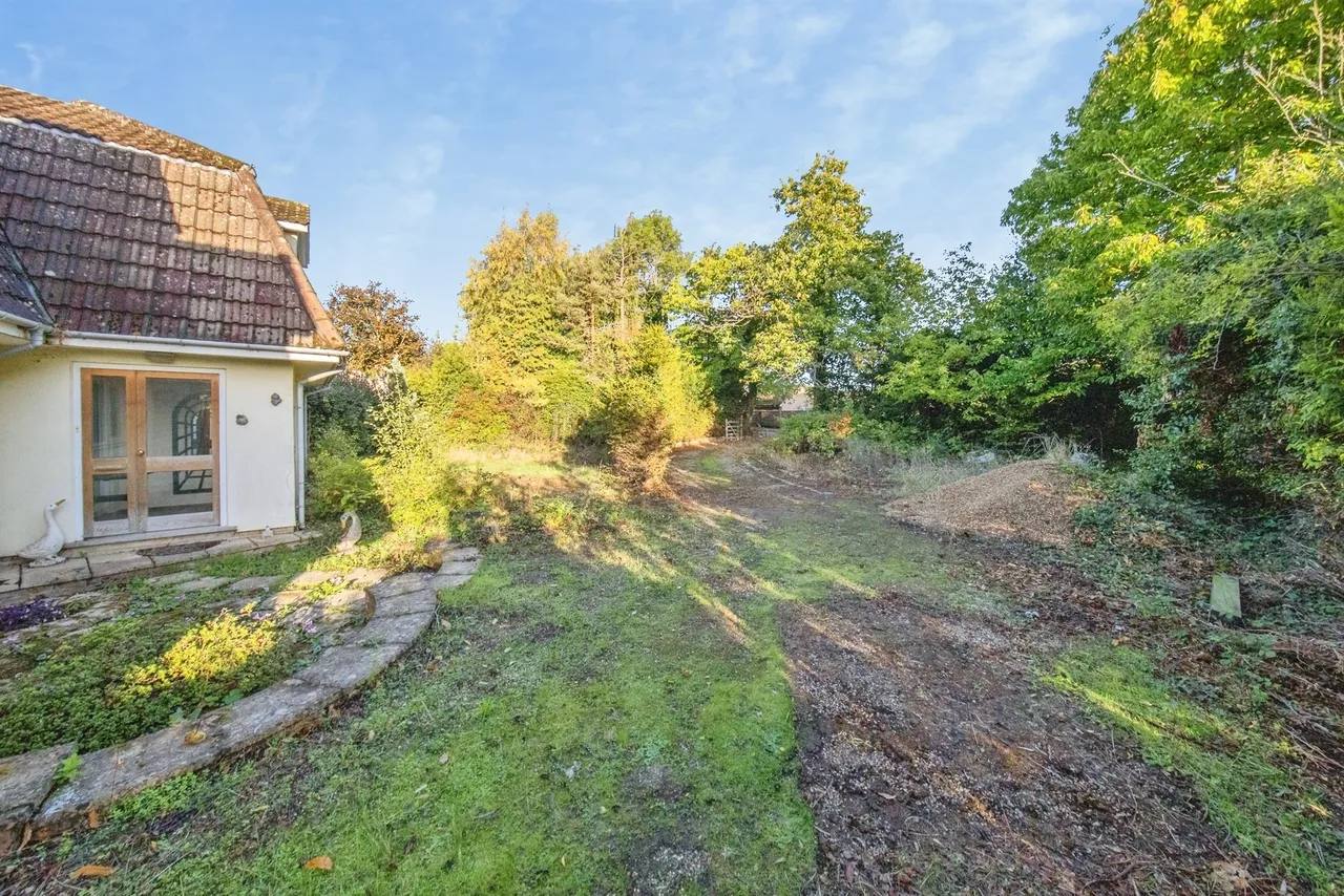 High Road, Leavenheath, CO6, photo 23