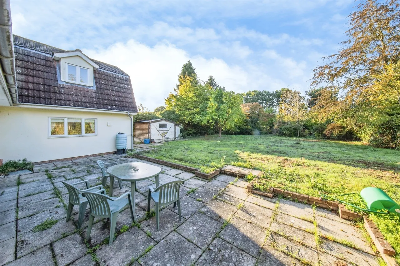 High Road, Leavenheath, CO6, photo 21