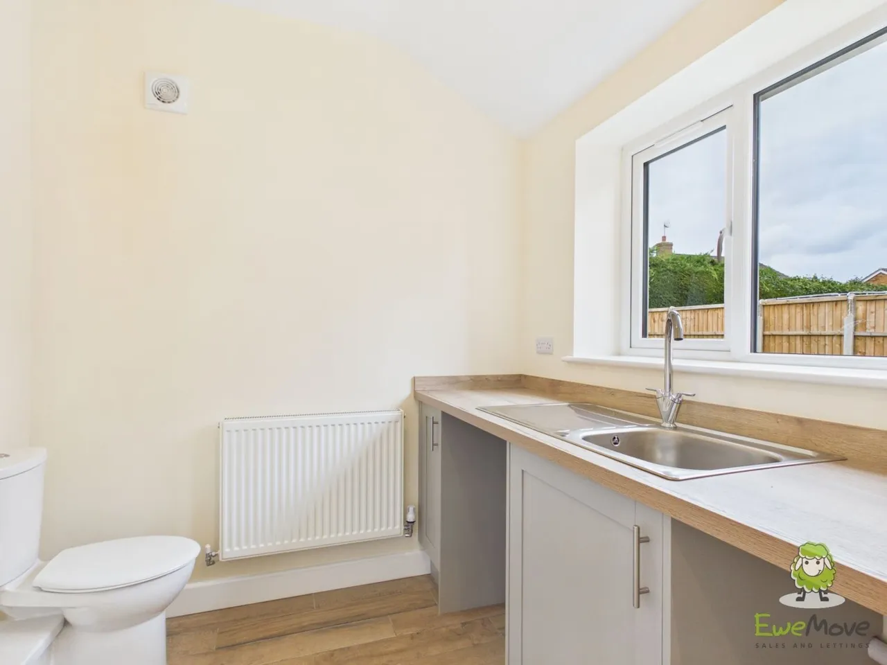 Sunny View Holt Road, Cross Lanes, LL13, photo 5