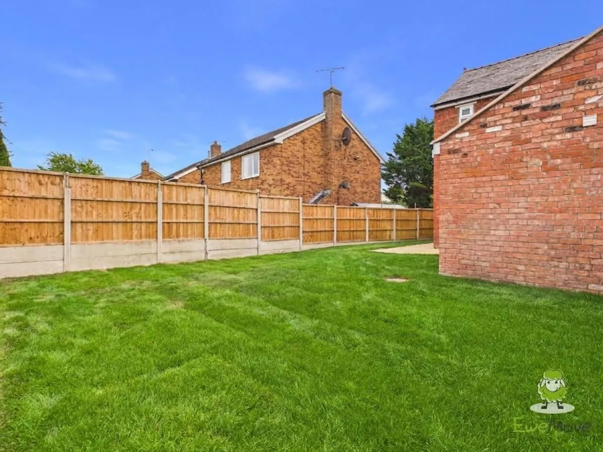 Sunny View Holt Road, Cross Lanes, LL13, photo 11