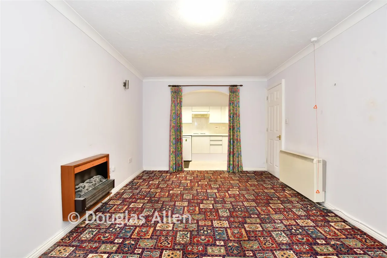 Cunningham Close, Romford, RM6, photo 3