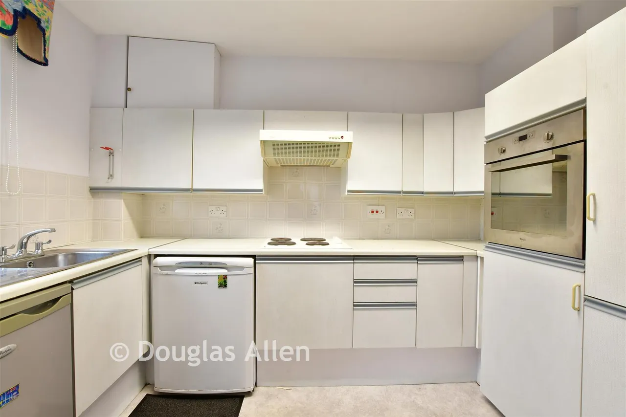 Cunningham Close, Romford, RM6, photo 4
