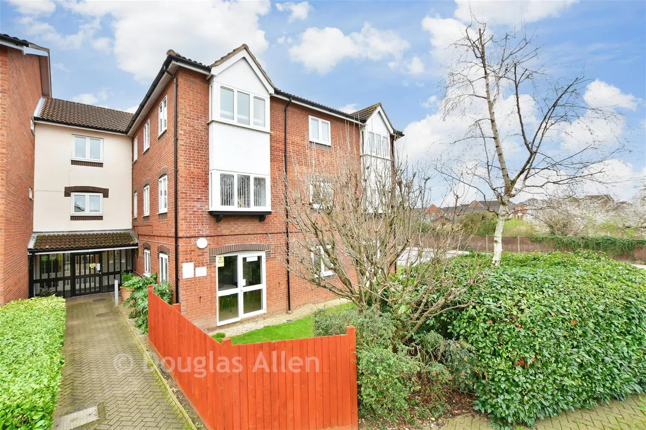 Cunningham Close, Romford, RM6, photo 6