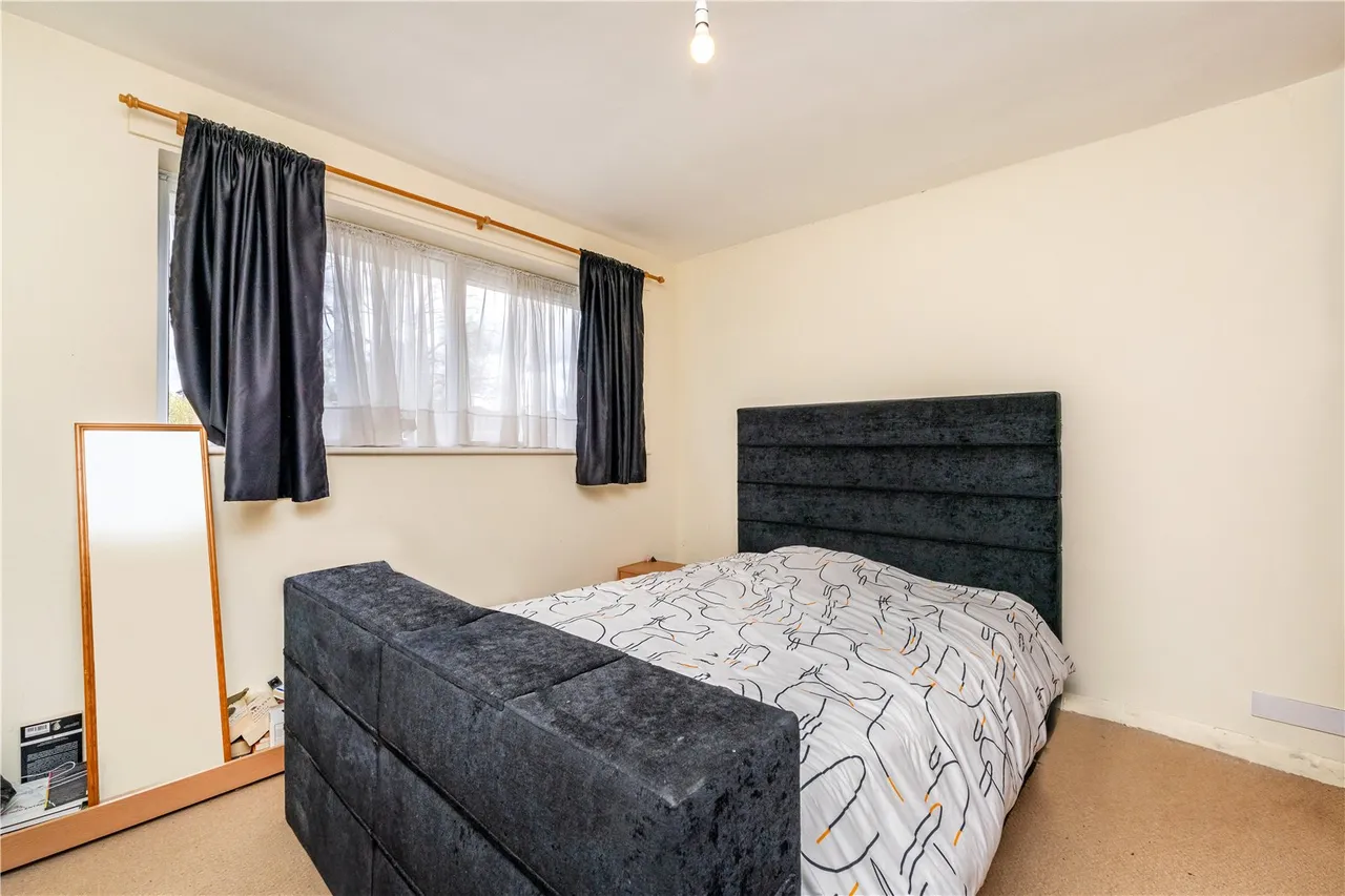 Linksview Court, Paget Close, Hampton, Middlesex, TW12 1JZ, photo 6