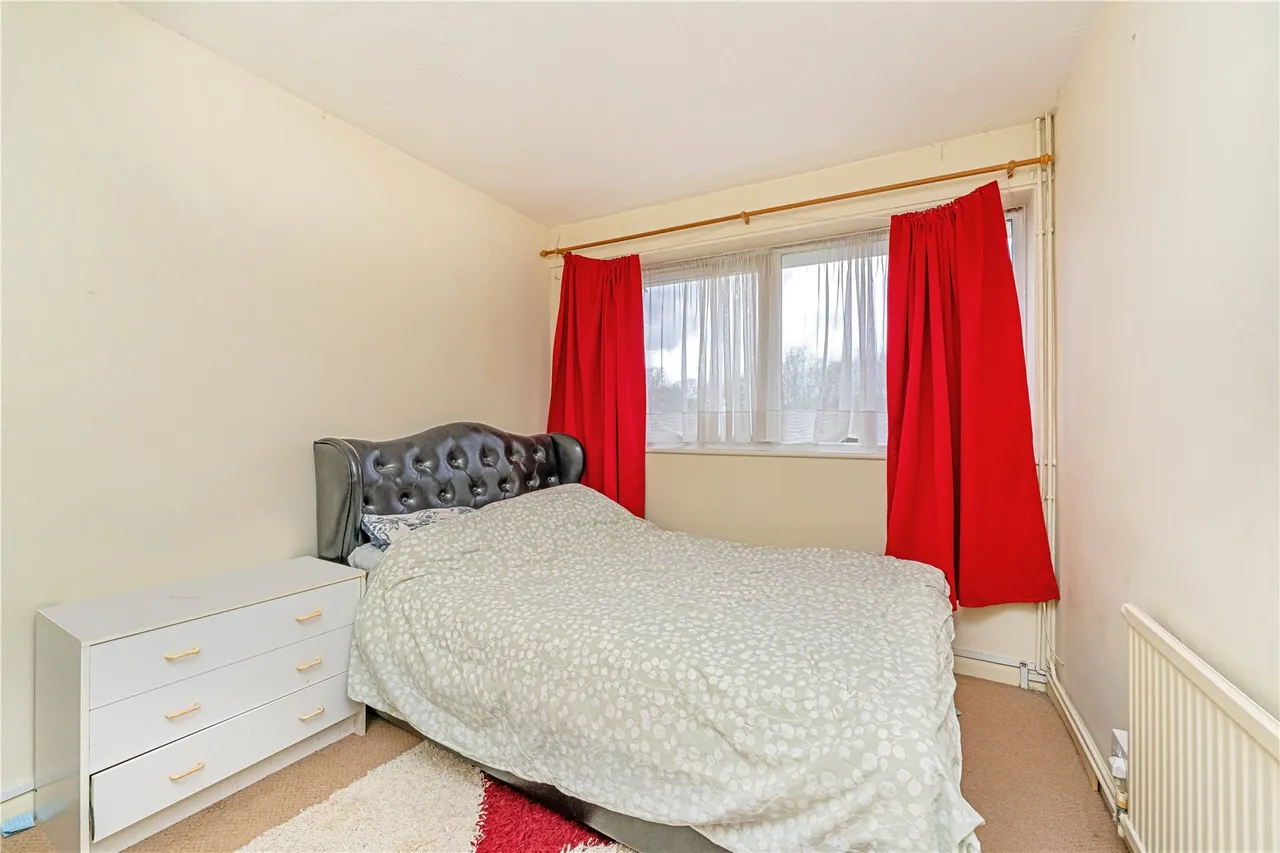 Linksview Court, Paget Close, Hampton, Middlesex, TW12 1JZ, photo 5