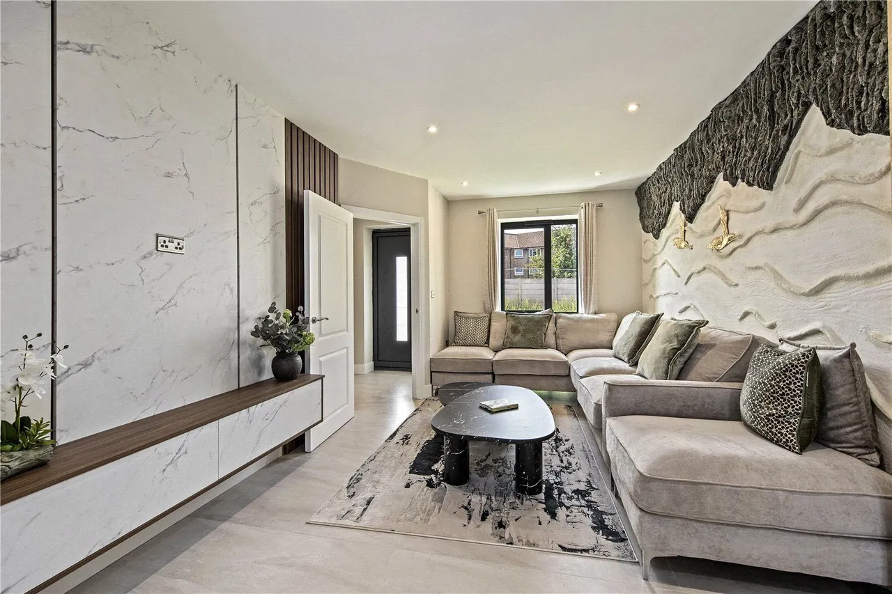 Field Road, Feltham, TW14, photo 4