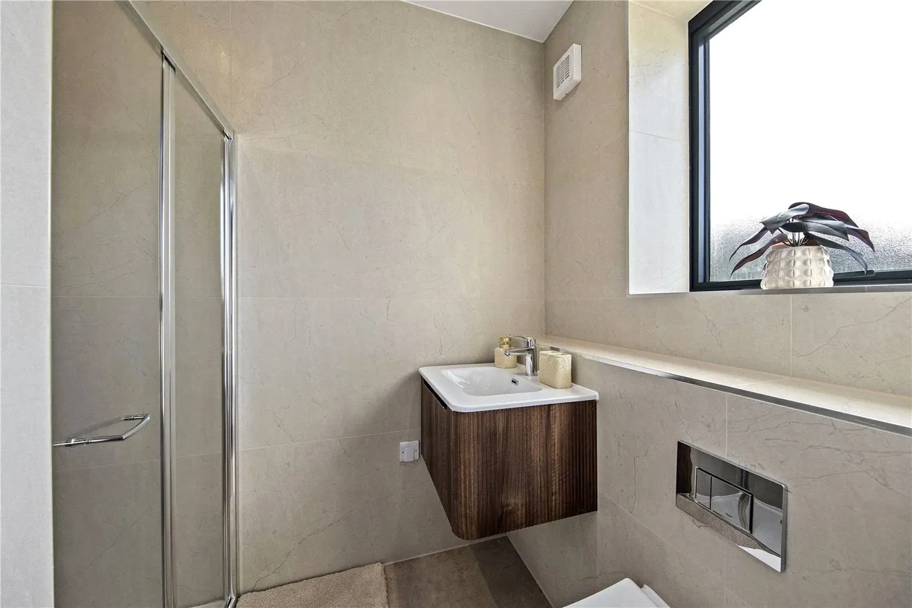 Field Road, Feltham, TW14, photo 13