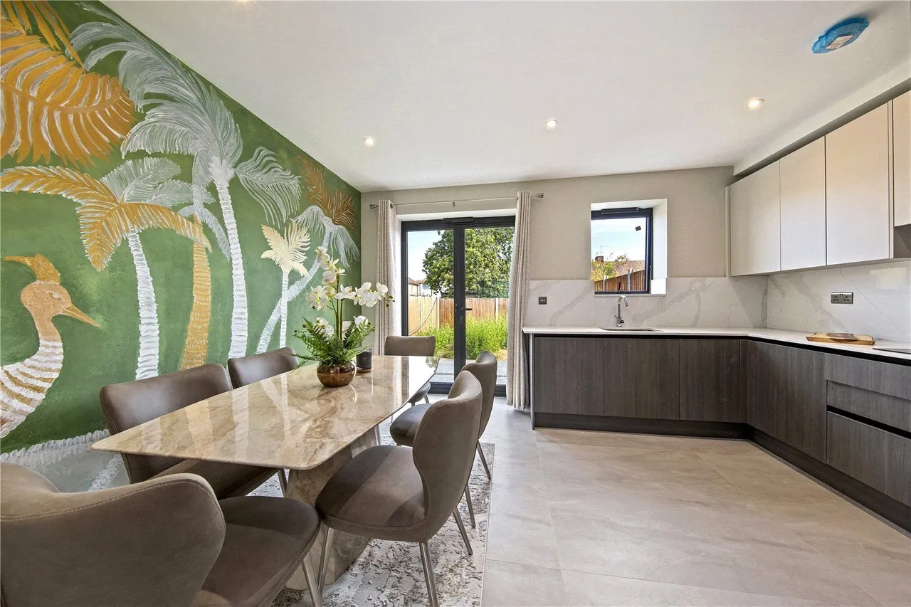 Field Road, Feltham, TW14, photo 7