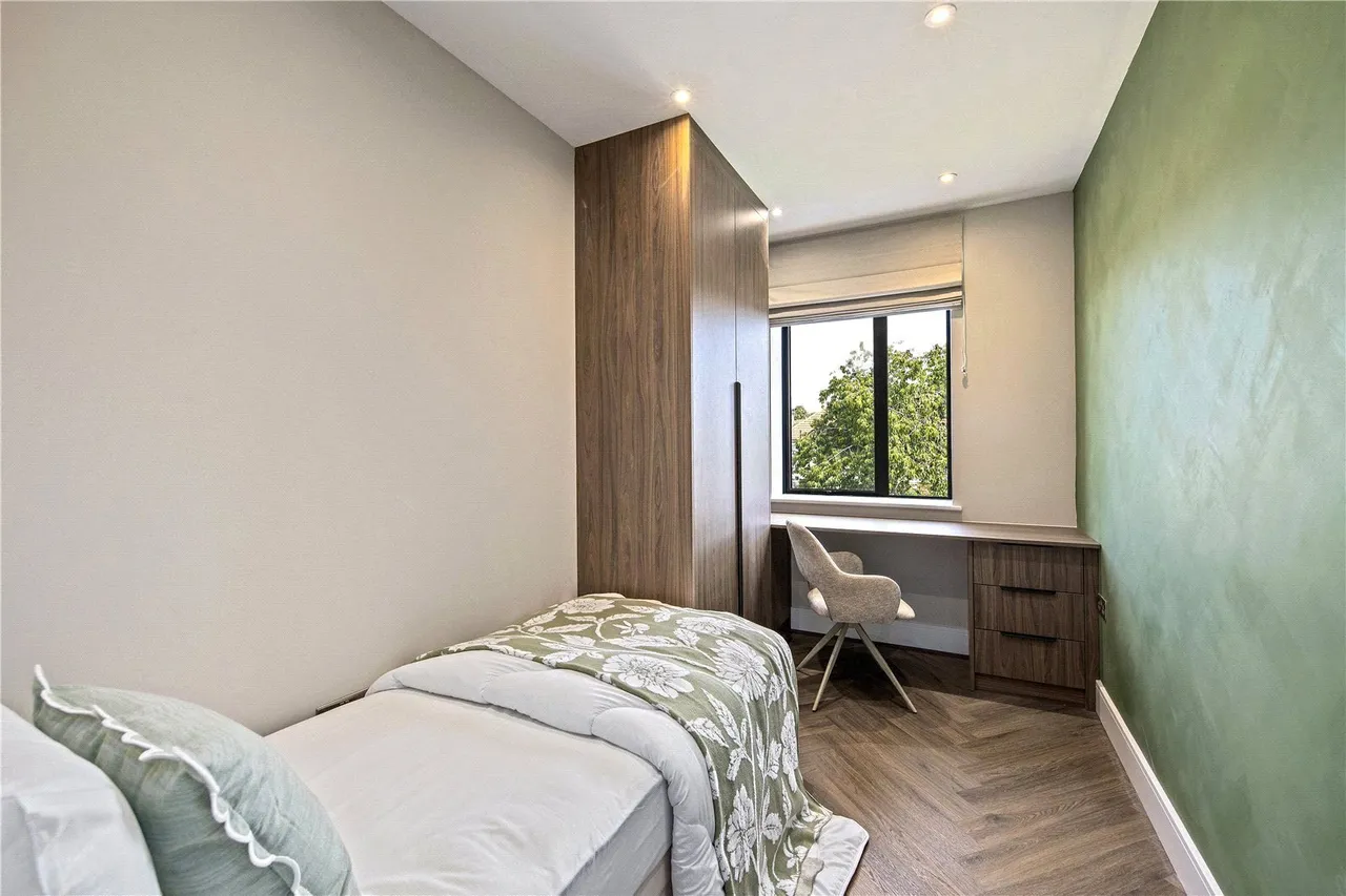 Field Road, Feltham, TW14, photo 12