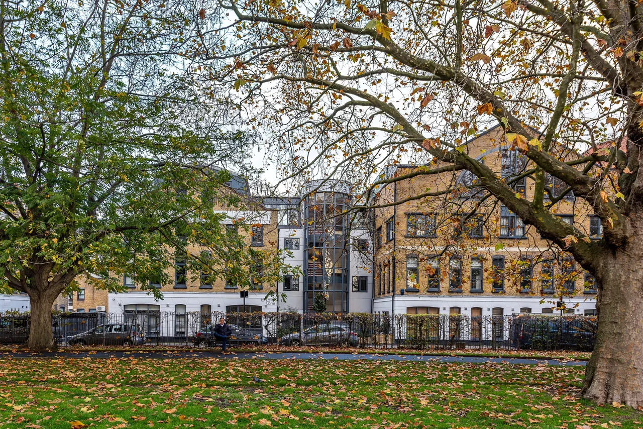 London, SW8, photo 13