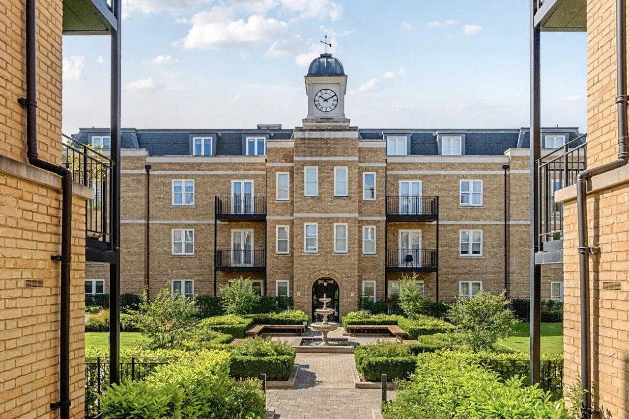 2 bed flat to rent, Atkinson Close, Wimbledon, SW20