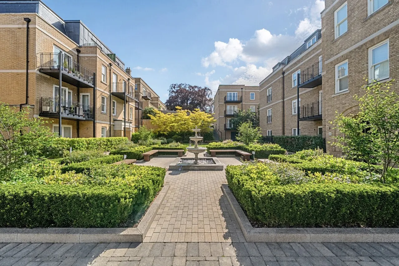 Atkinson Close, Wimbledon, SW20, photo 14