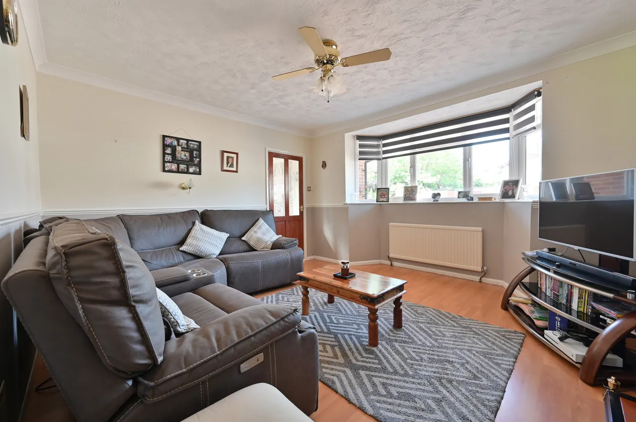 6 Jordan Close, Watford, photo 5