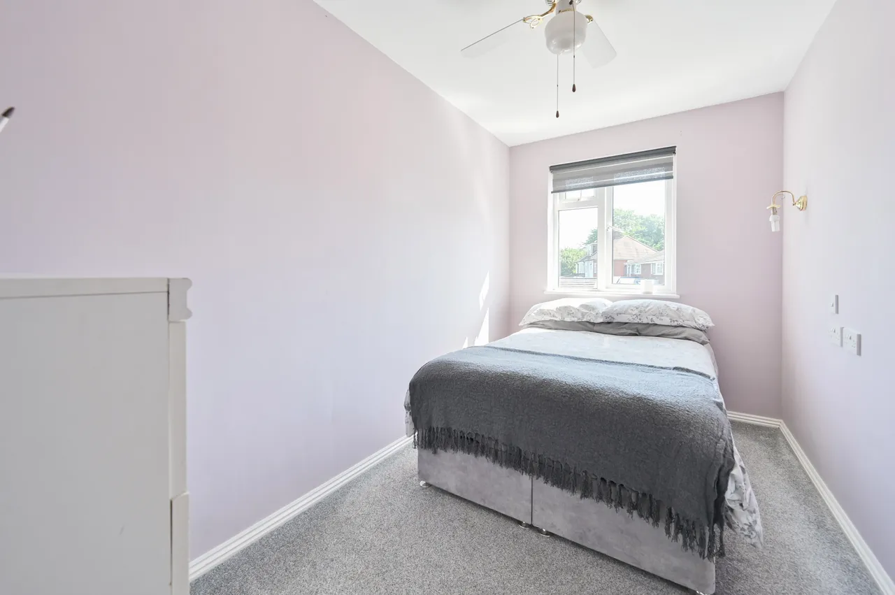 6 Jordan Close, Watford, photo 12