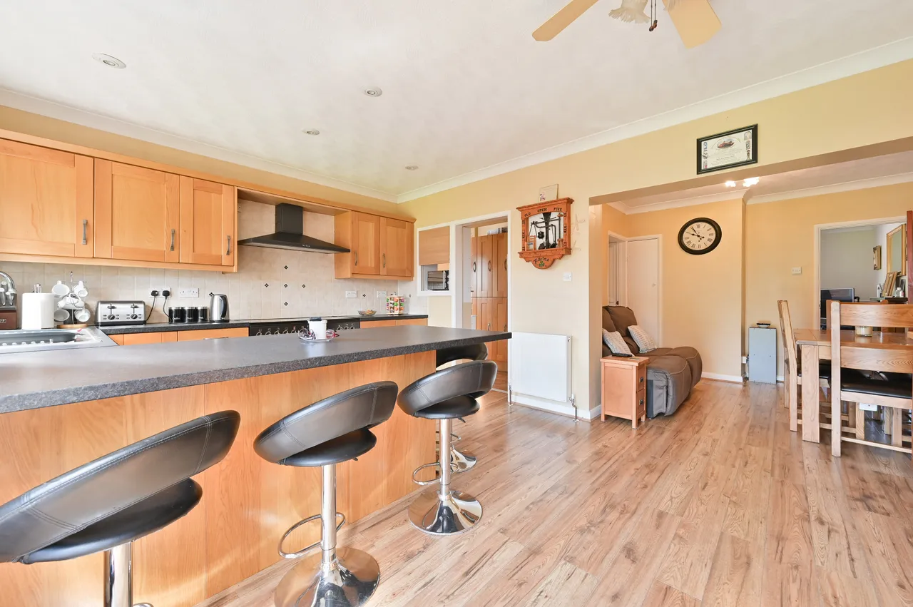 6 Jordan Close, Watford, photo 4