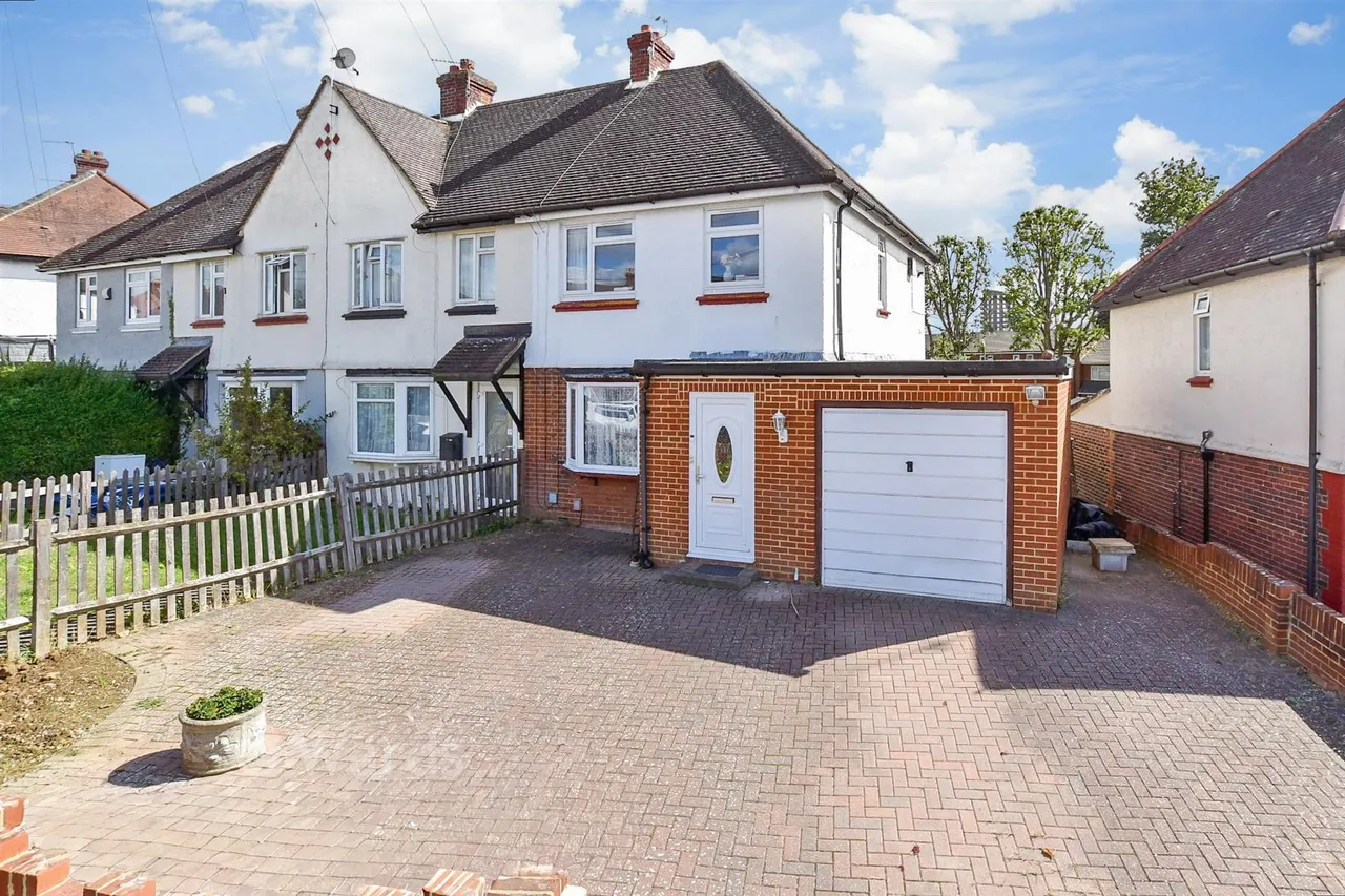 3 bed house for sale, Calder Road, Maidstone, ME14
