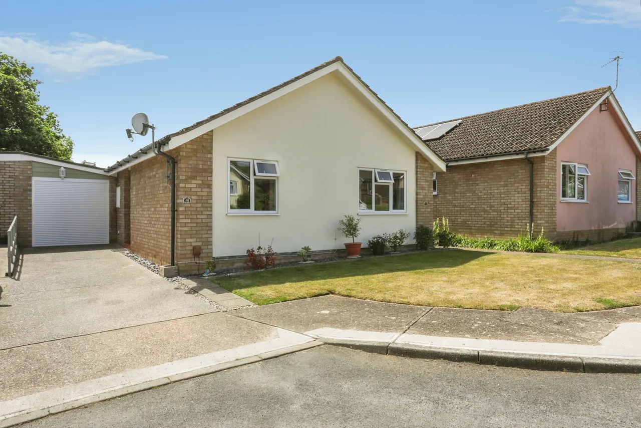 2 bed house for sale — St. Andrews Place, Melton, Nr Woodbridge
