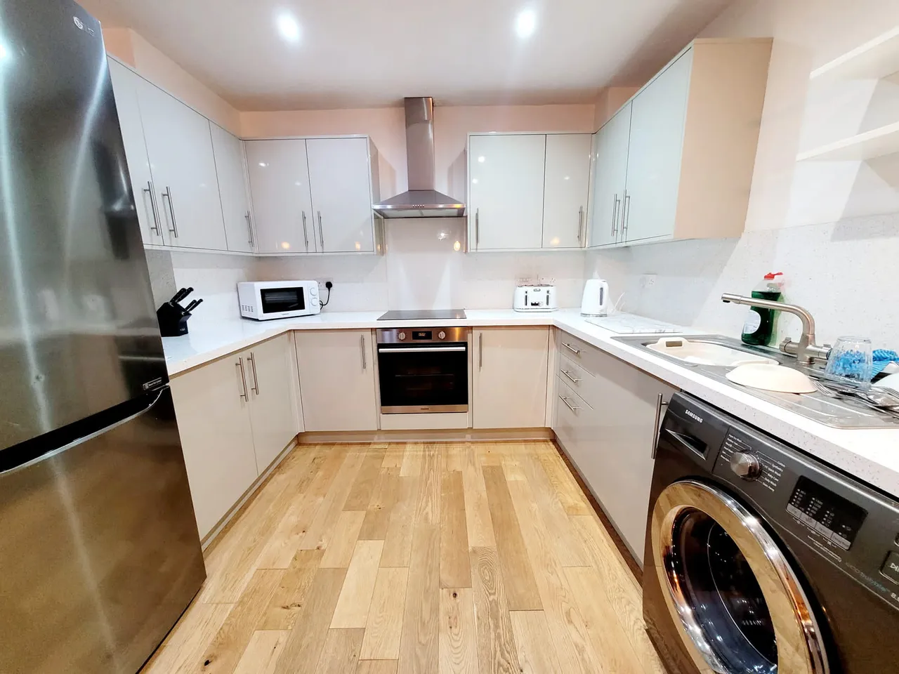 2 bed flat to rent — Scholars Court, Swinton M27