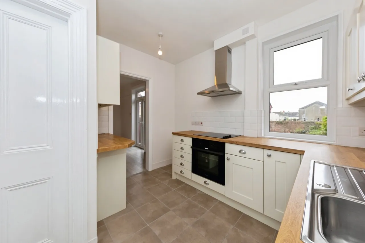 Myrddin Crescent, Carmarthen, SA31, photo 4