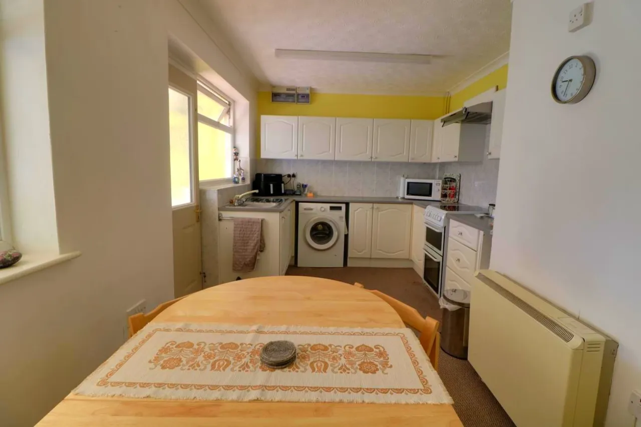 St Michaels Road, Long Stratton, photo 7