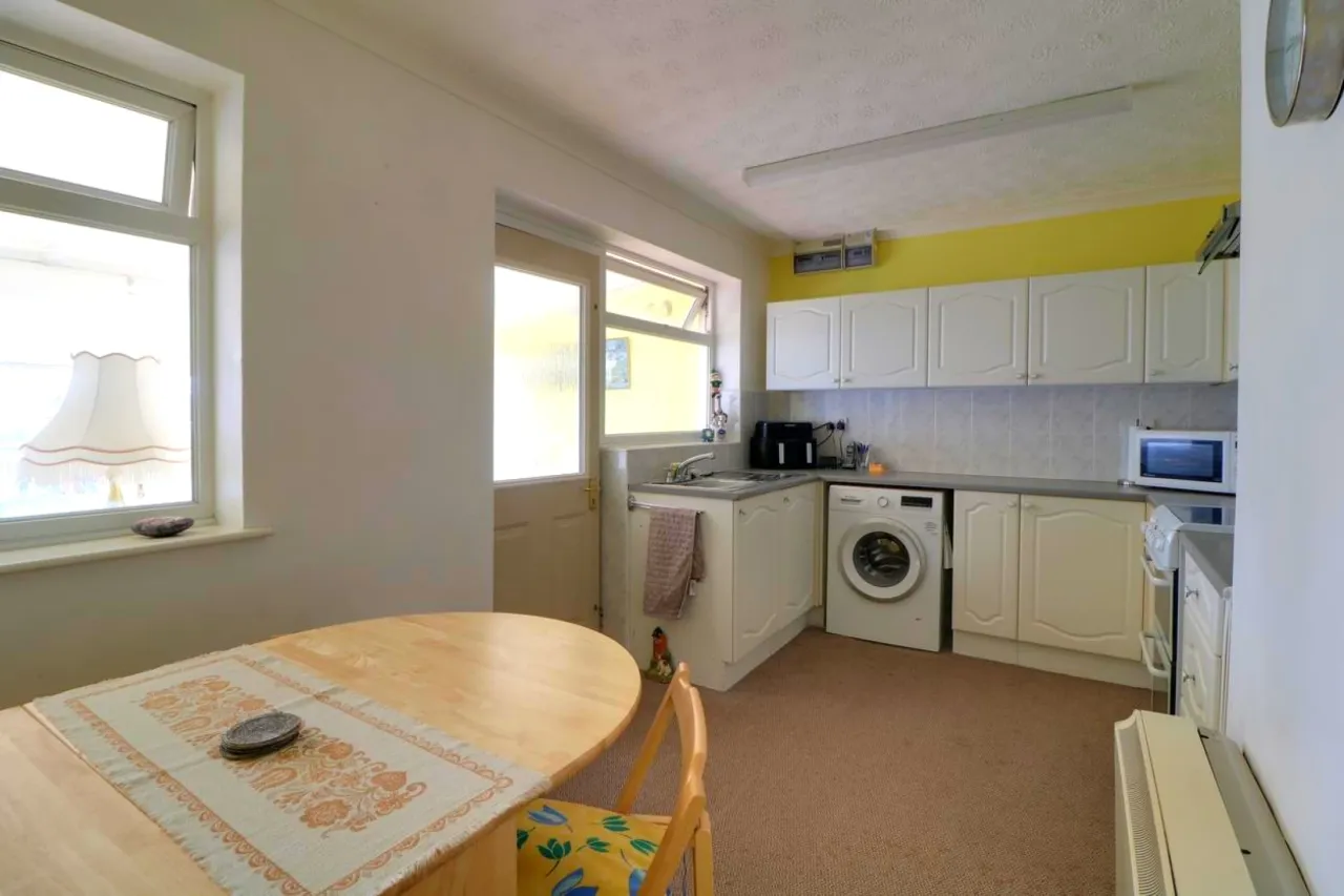 St Michaels Road, Long Stratton, photo 8