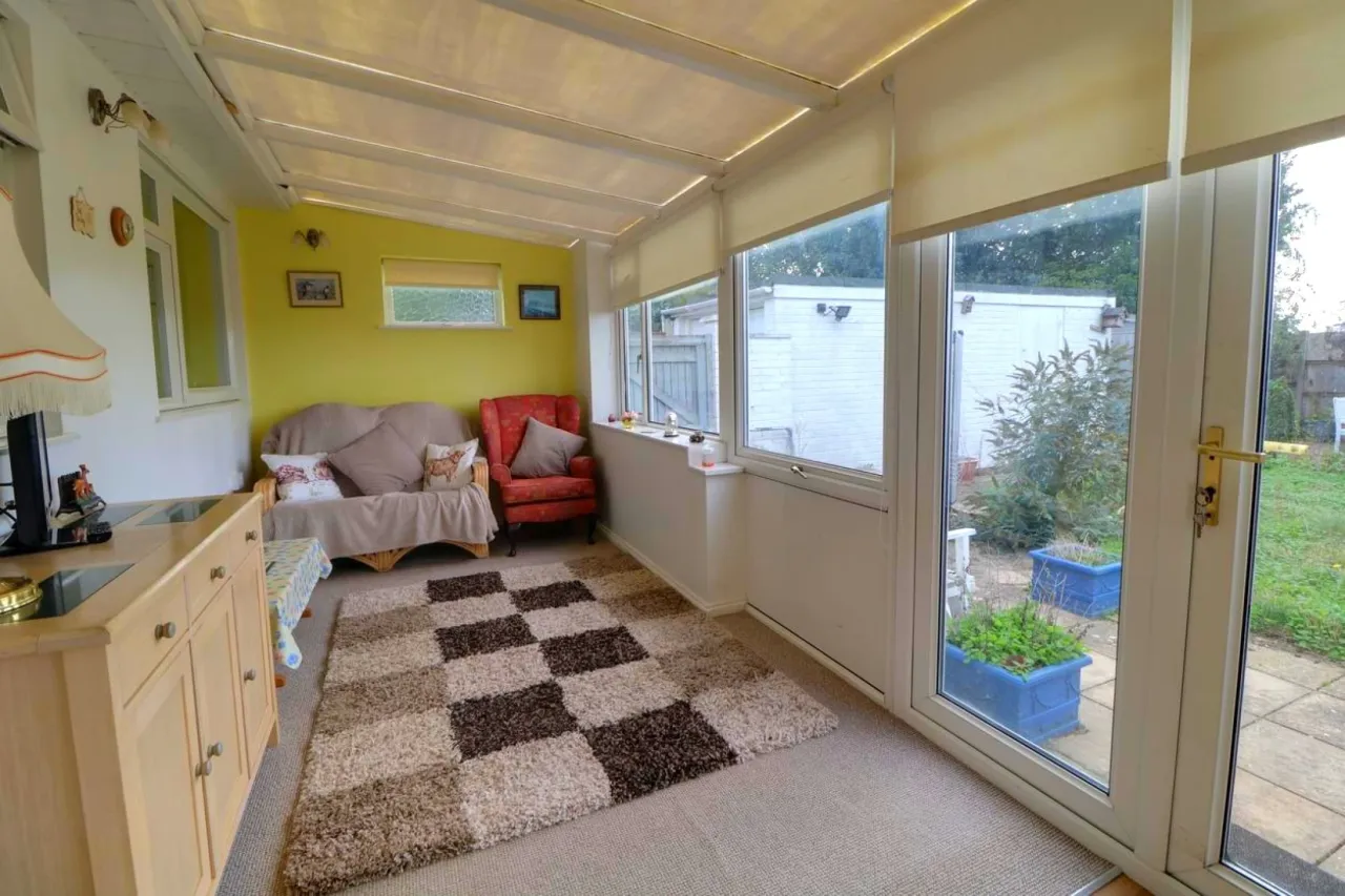 St Michaels Road, Long Stratton, photo 9