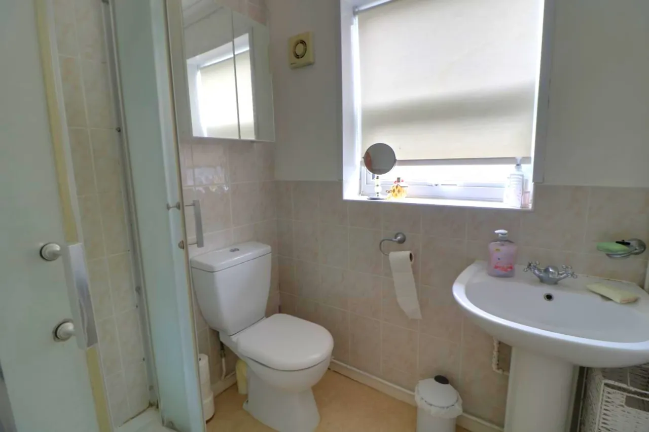 St Michaels Road, Long Stratton, photo 14