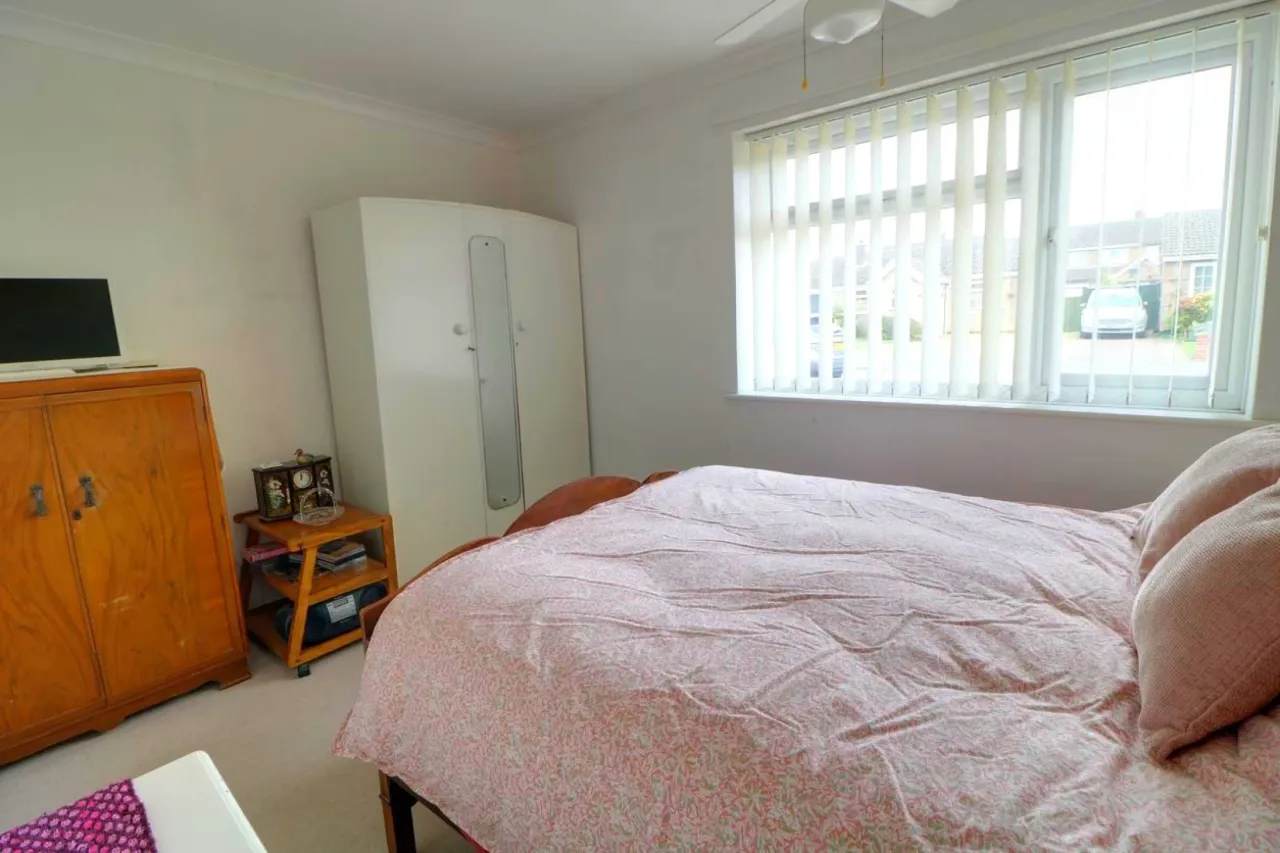 St Michaels Road, Long Stratton, photo 12
