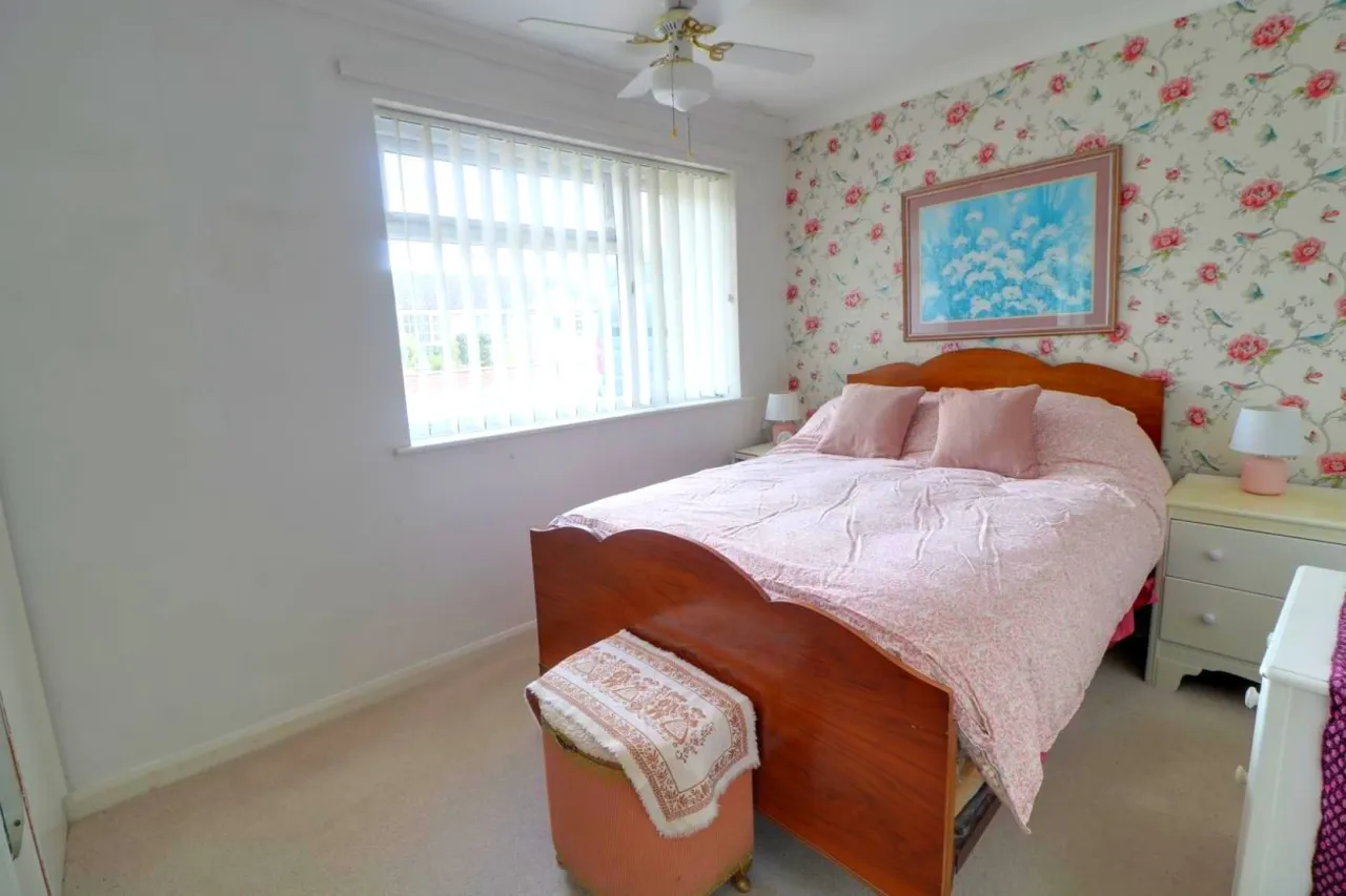St Michaels Road, Long Stratton, photo 11