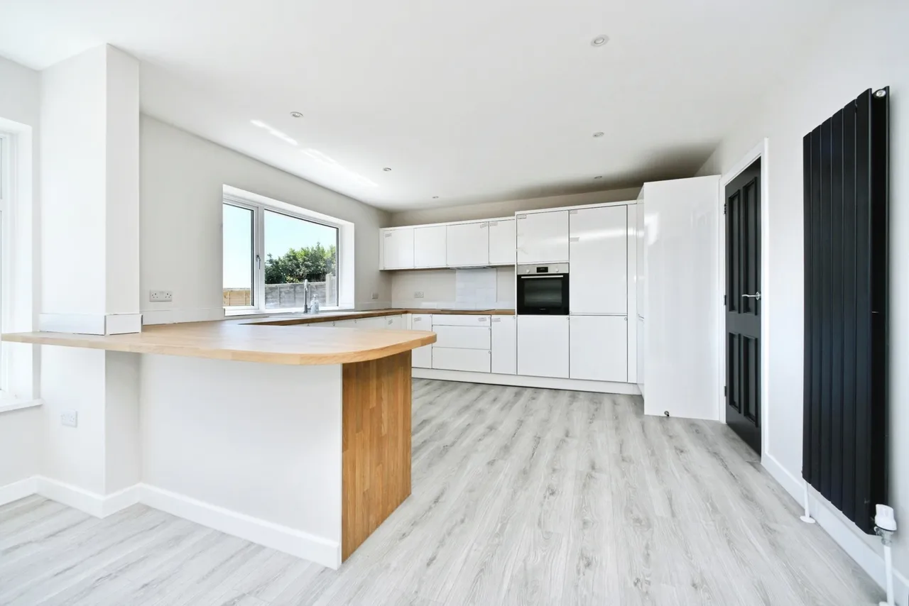 Lustrells Crescent, Saltdean, BN2, photo 11
