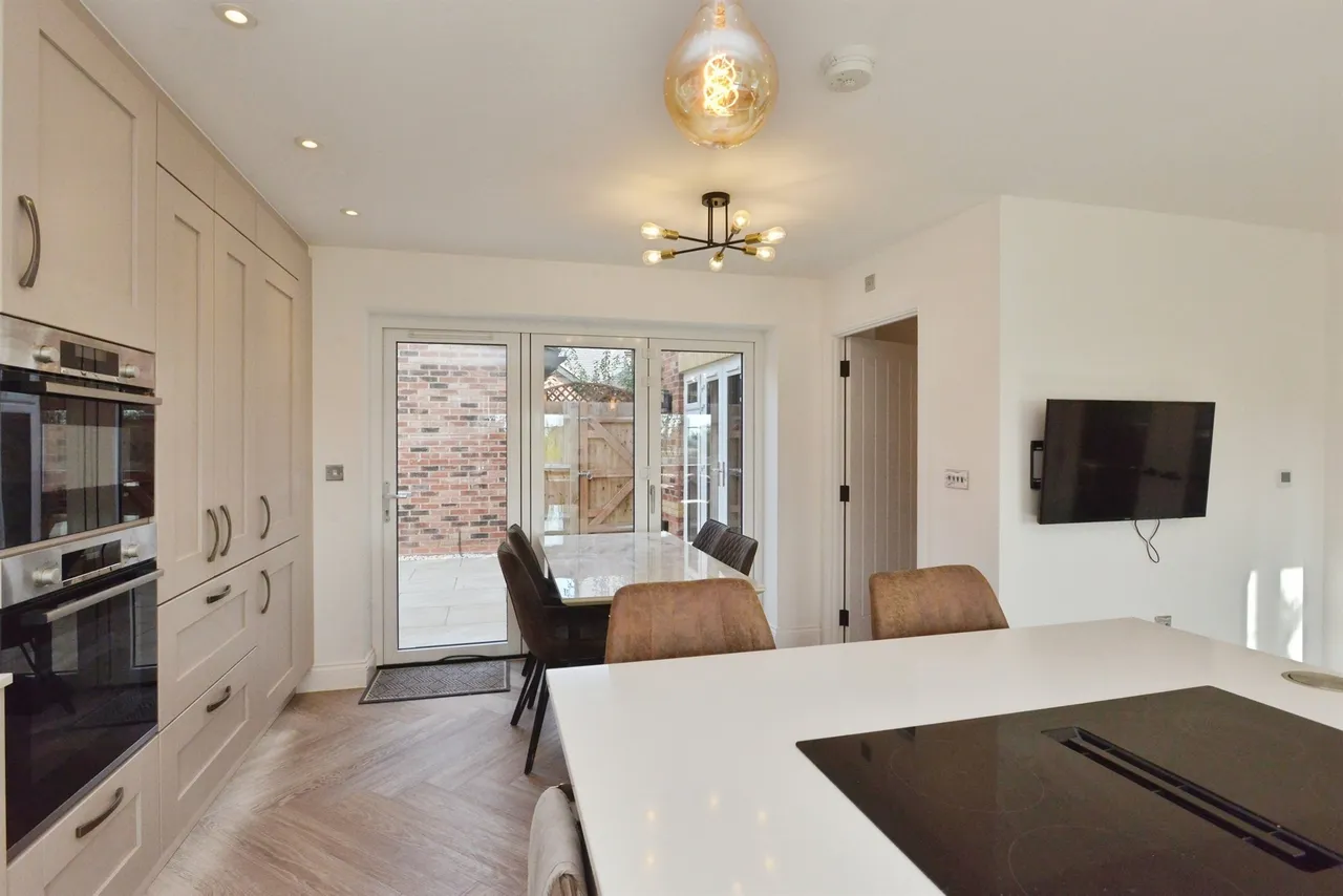 Keeves Avenue, Hanslope, MK19, photo 4