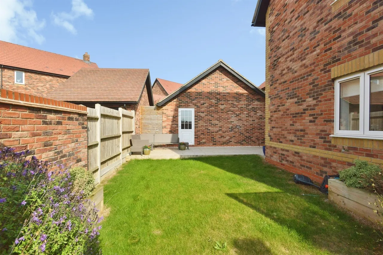 Keeves Avenue, Hanslope, MK19, photo 21