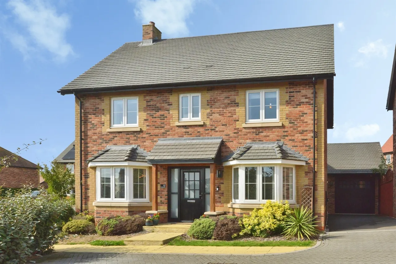 4 bed house for sale, Keeves Avenue, Hanslope, MK19