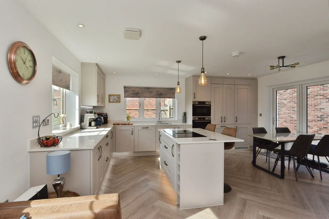 Keeves Avenue, Hanslope, MK19, photo 5