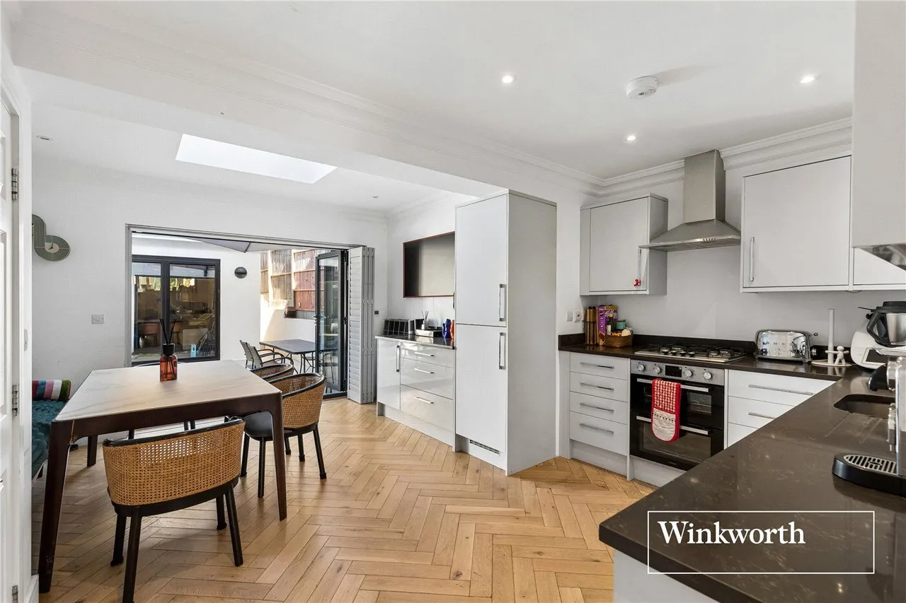 Grants Close, Mill Hill East, NW7, photo 4