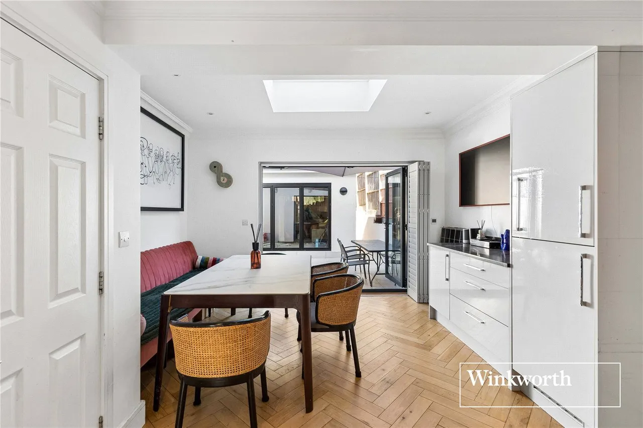 Grants Close, Mill Hill East, NW7, photo 13