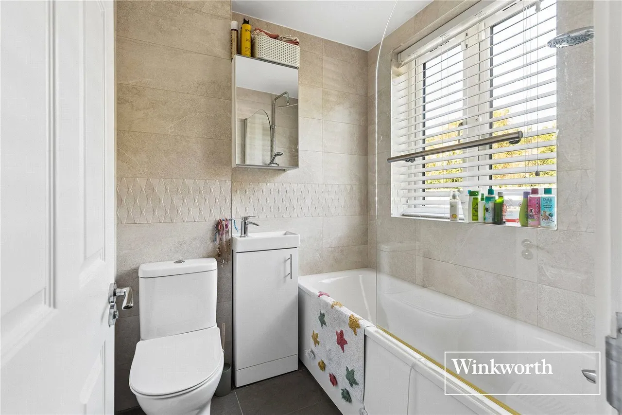 Grants Close, Mill Hill East, NW7, photo 8
