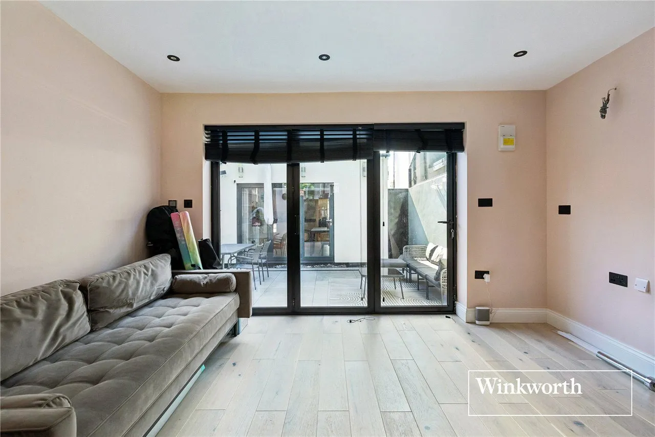 Grants Close, Mill Hill East, NW7, photo 15