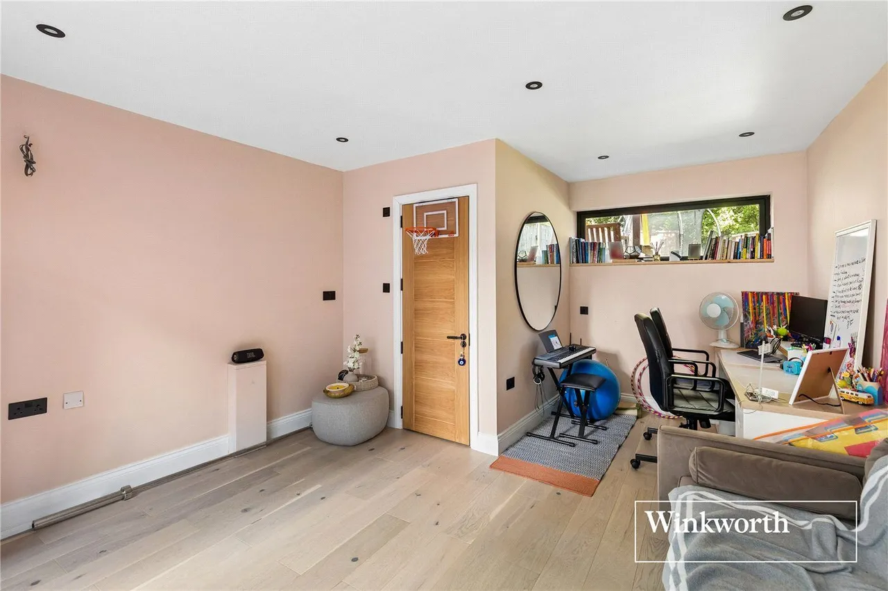 Grants Close, Mill Hill East, NW7, photo 10