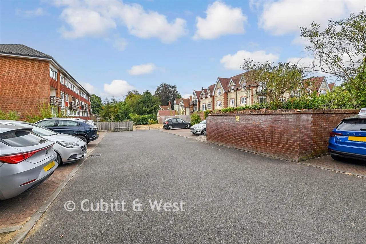 The Cedars, Reigate, RH2, photo 8