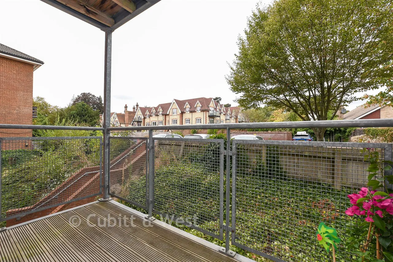 The Cedars, Reigate, RH2, photo 6