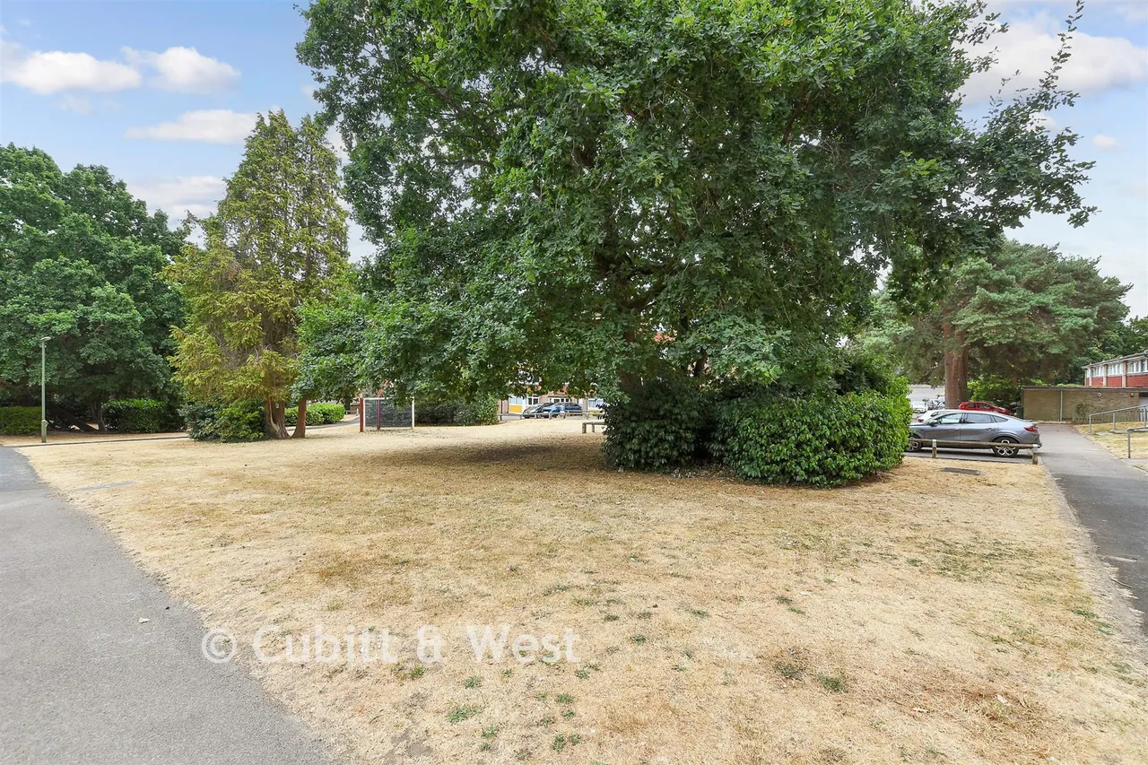 The Cedars, Reigate, RH2, photo 9