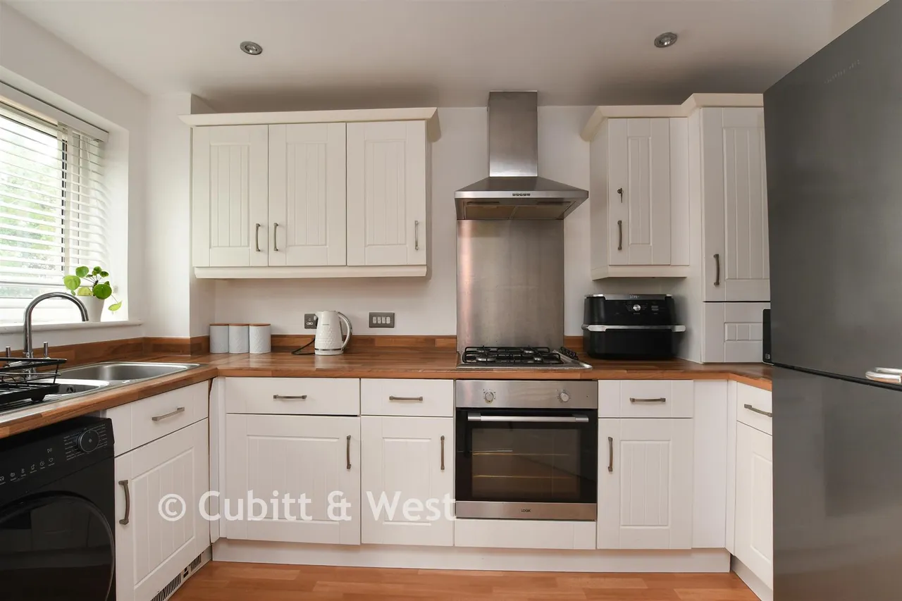 The Cedars, Reigate, RH2, photo 3