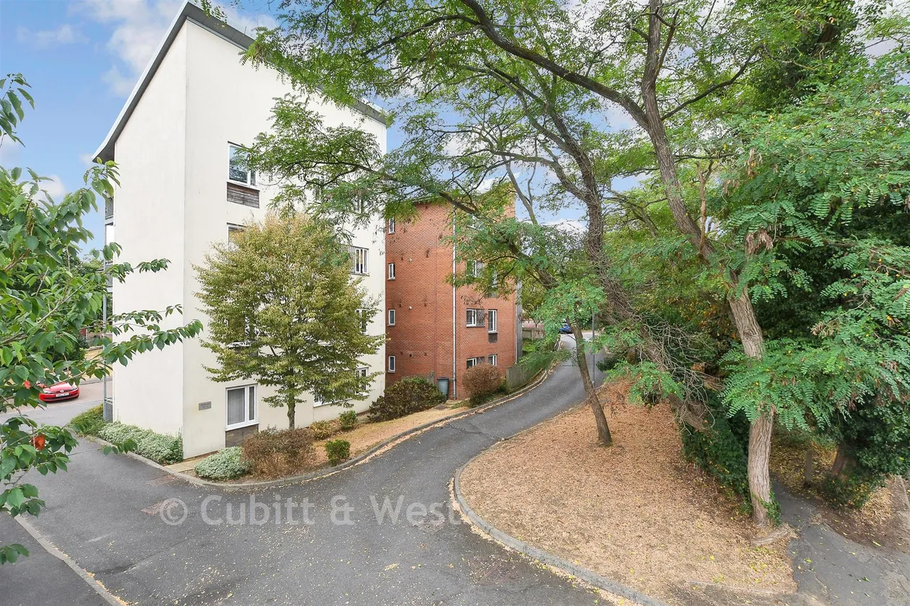 The Cedars, Reigate, RH2, photo 11